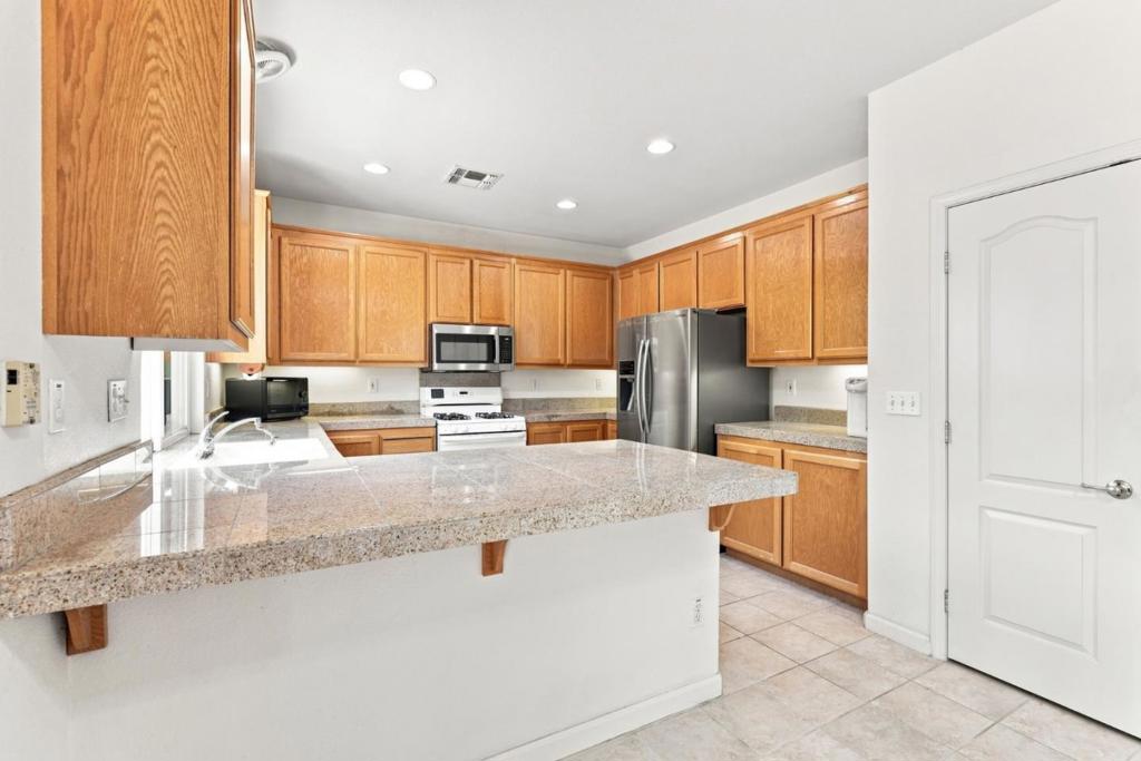 691 Tulare Court Property Photo 10