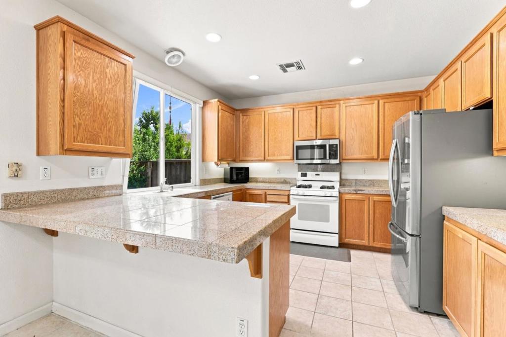 691 Tulare Court Property Photo 11