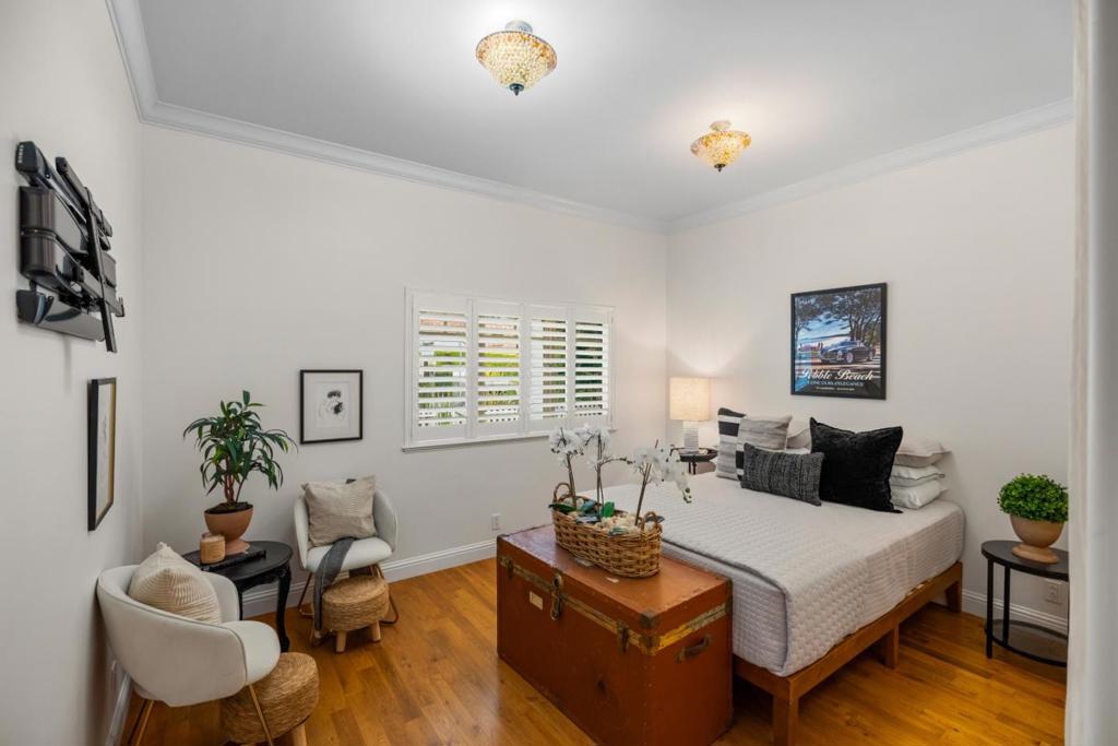 537 Larkin Street Property Photo 17