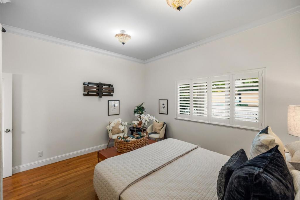 537 Larkin Street Property Photo 19