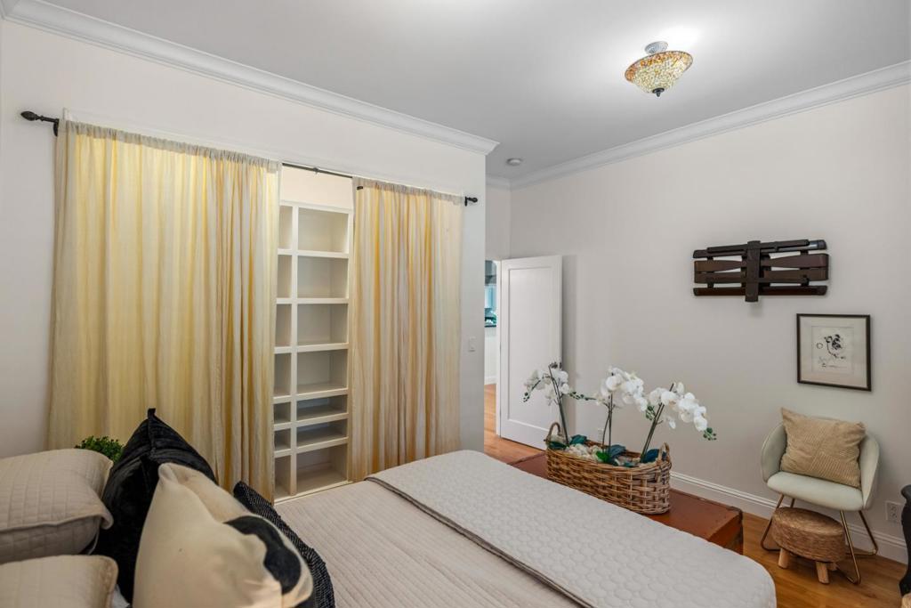 537 Larkin Street Property Photo 20
