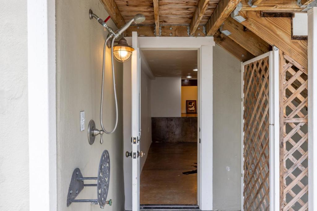 537 Larkin Street Property Photo 30