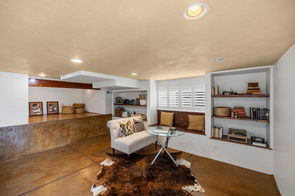537 Larkin Street Property Photo 31