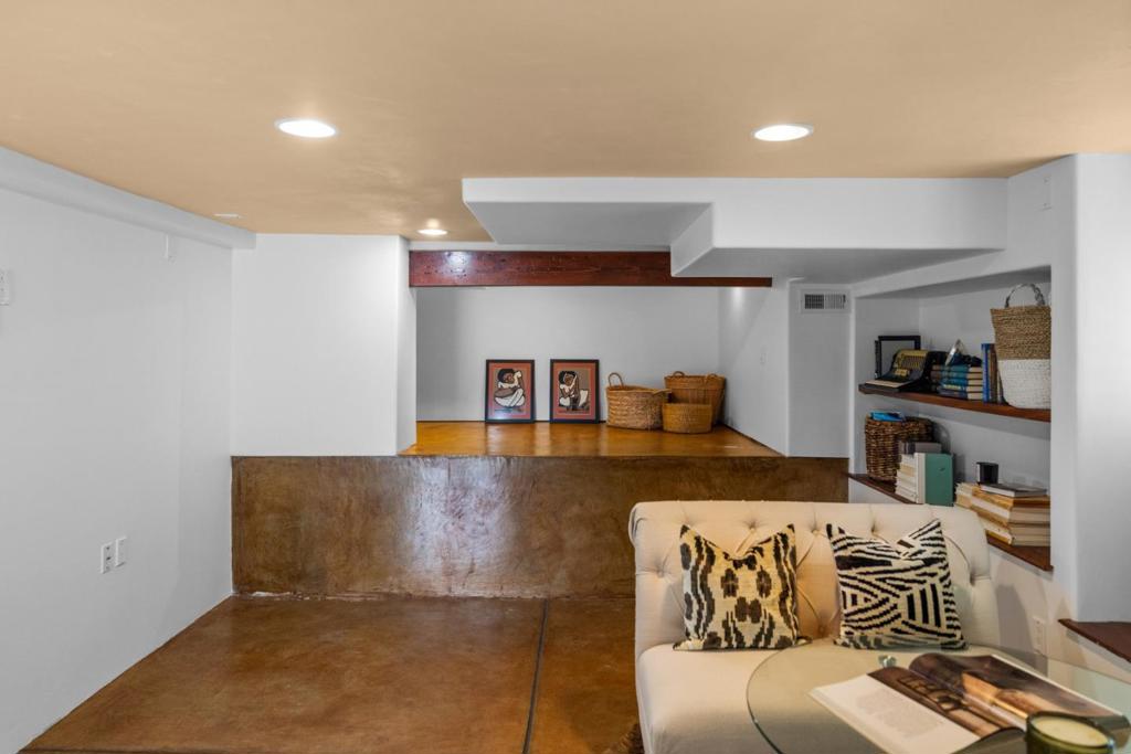 537 Larkin Street Property Photo 32