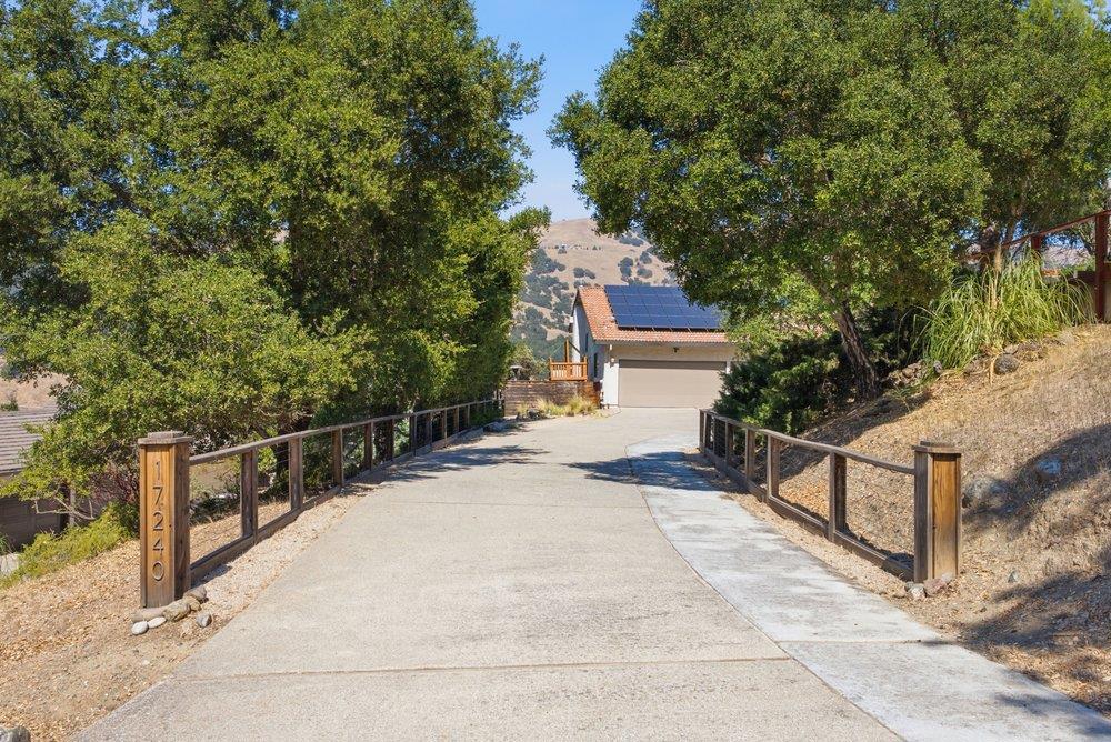 17240 Copper Hill Drive Property Photo 4