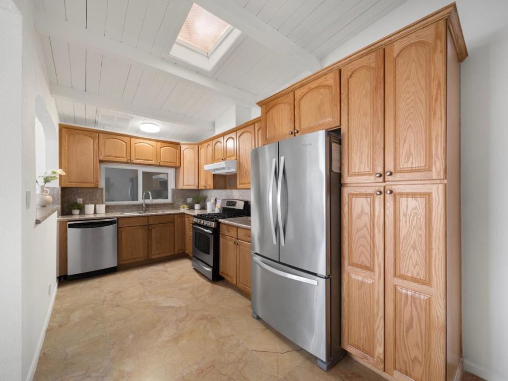 100 Beacon Drive Property Photo 7