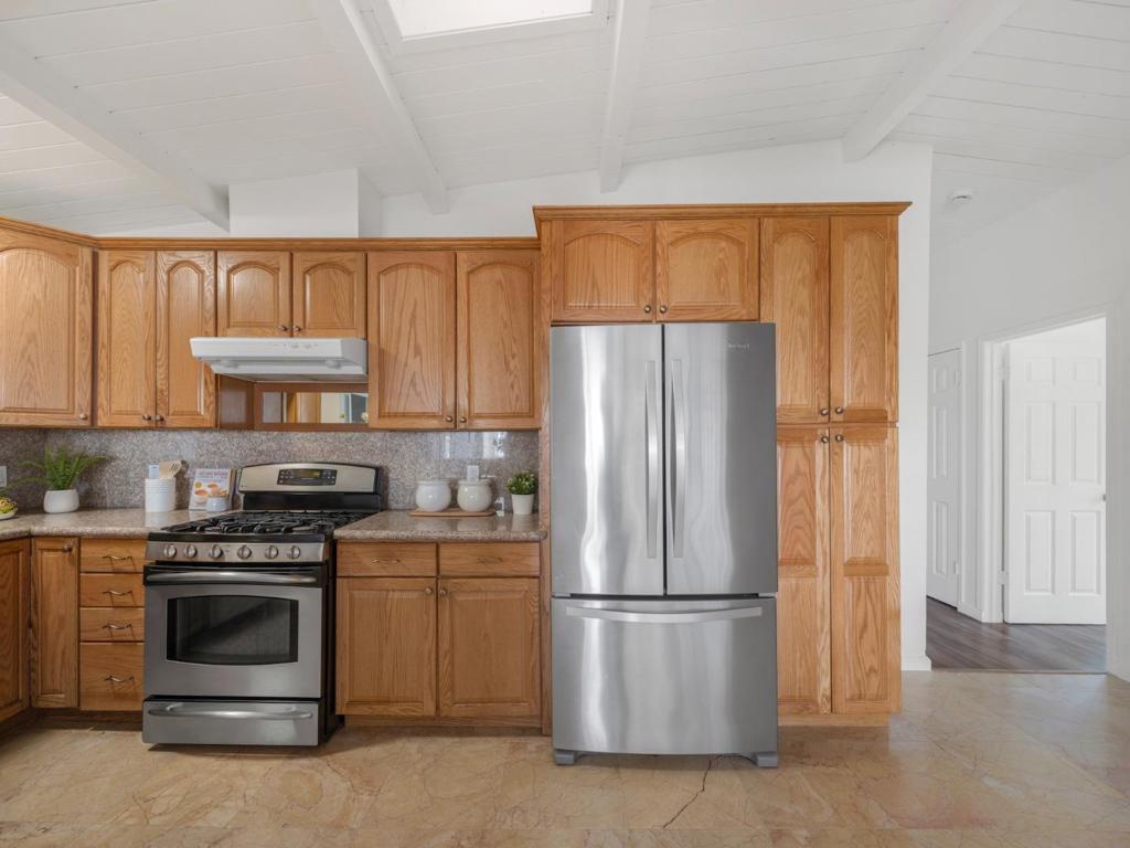 100 Beacon Drive Property Photo 8