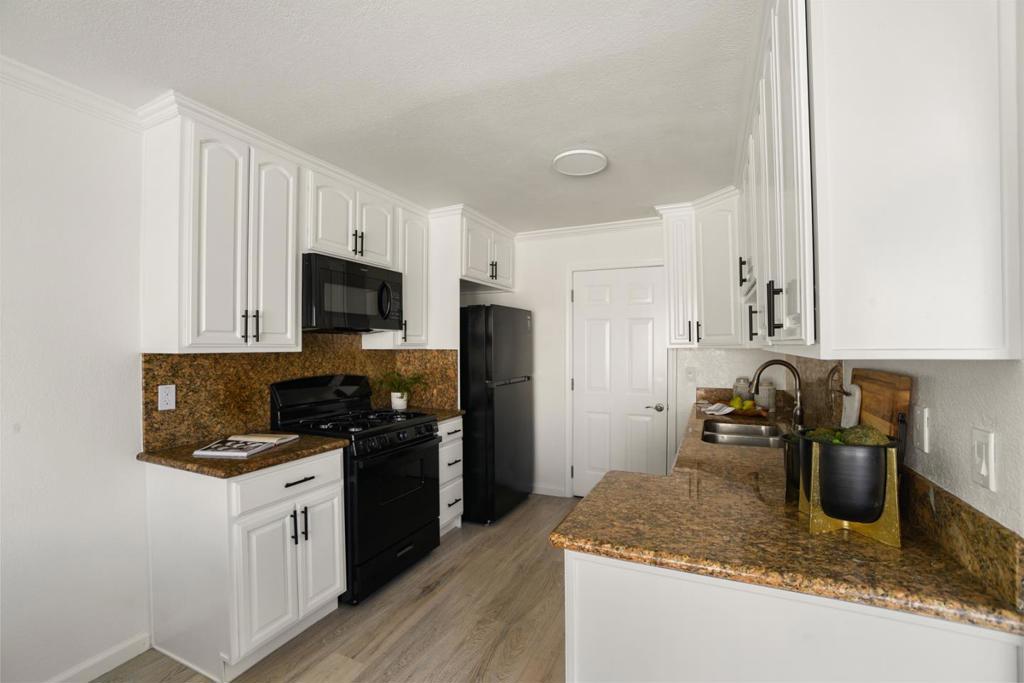 33260 Lake Oneida Street Property Photo 4