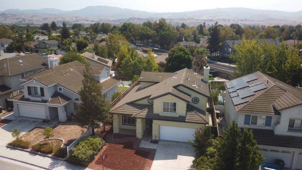 711 Hillock Drive Property Photo 1