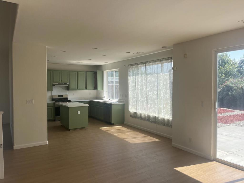 711 Hillock Drive Property Photo 7