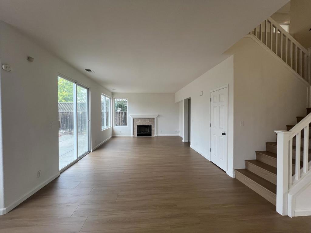 711 Hillock Drive Property Photo 9