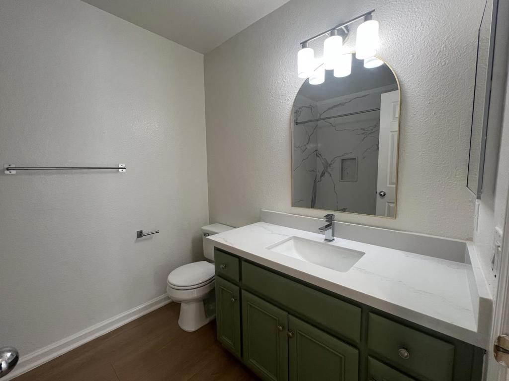 711 Hillock Drive Property Photo 13