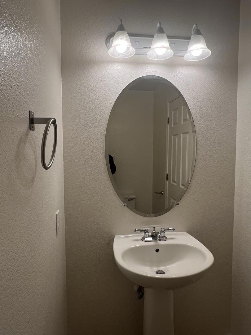 711 Hillock Drive Property Photo 14