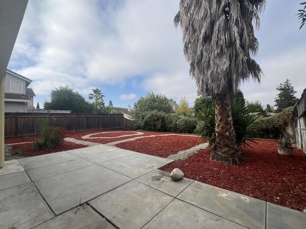 711 Hillock Drive Property Photo 15