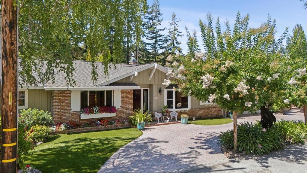1650 Cordilleras Road Property Photo 1