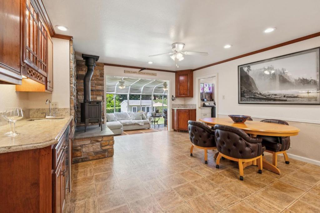 1650 Cordilleras Road Property Photo 17
