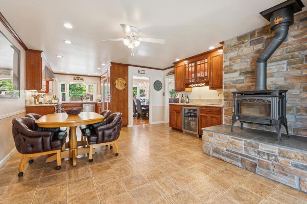 1650 Cordilleras Road Property Photo 25