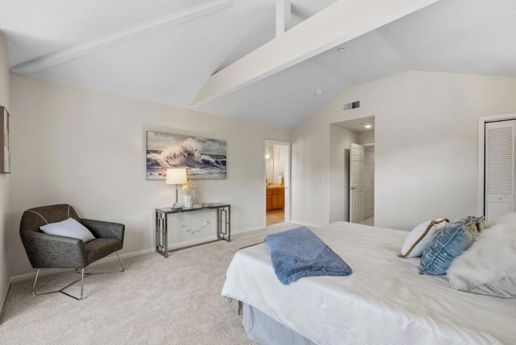 111 Izant Court Property Photo 28