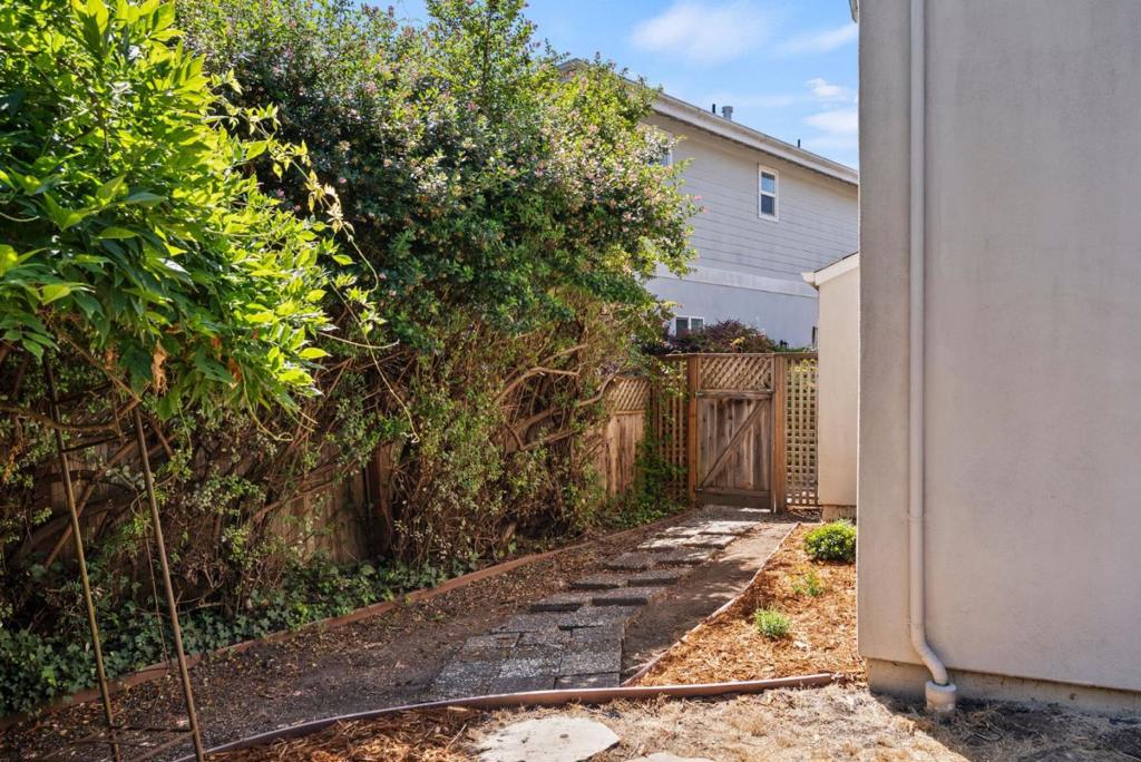 111 Izant Court Property Photo 34