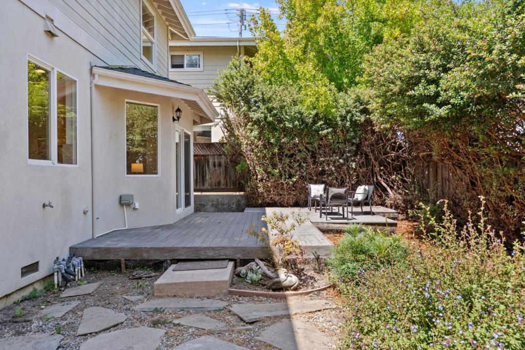 111 Izant Court Property Photo 36