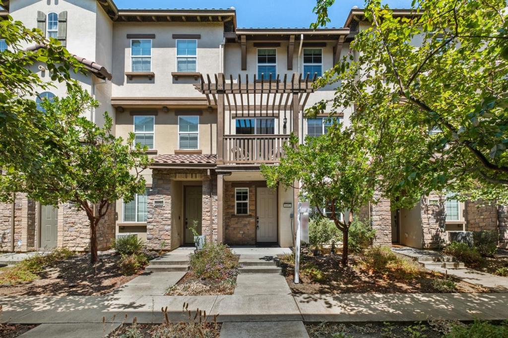 1052 Chamomile Property Photo 1