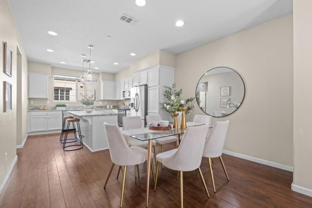 1052 Chamomile Property Photo 7