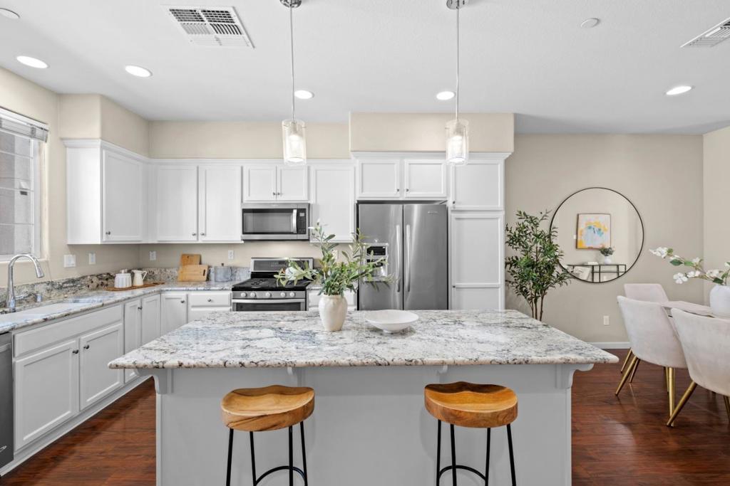 1052 Chamomile Property Photo 8