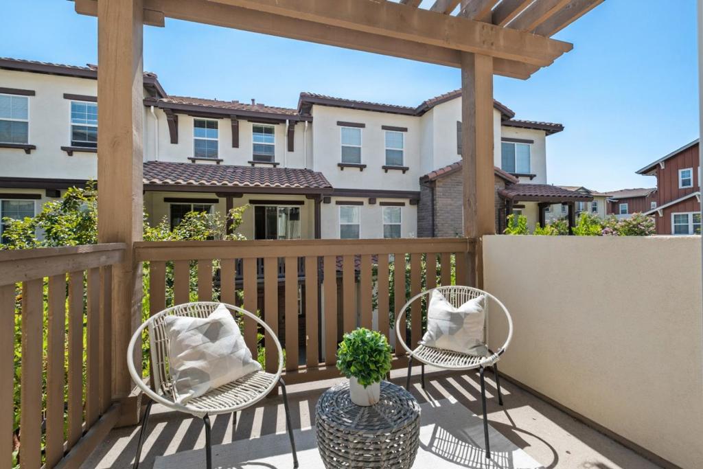 1052 Chamomile Property Photo 10