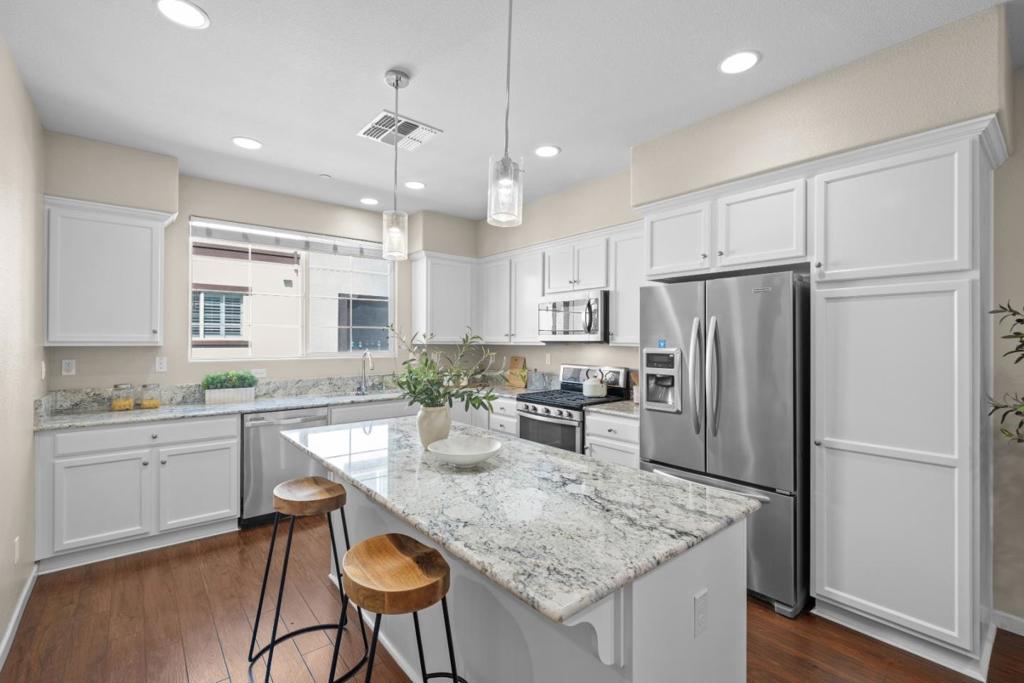 1052 Chamomile Property Photo 12