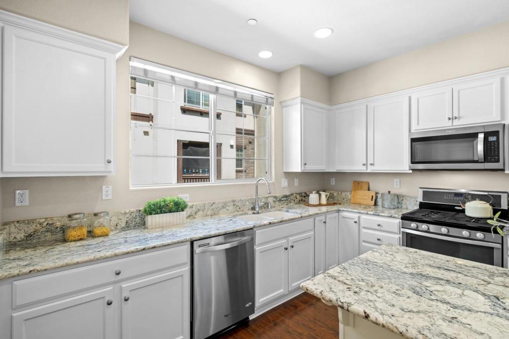 1052 Chamomile Property Photo 13