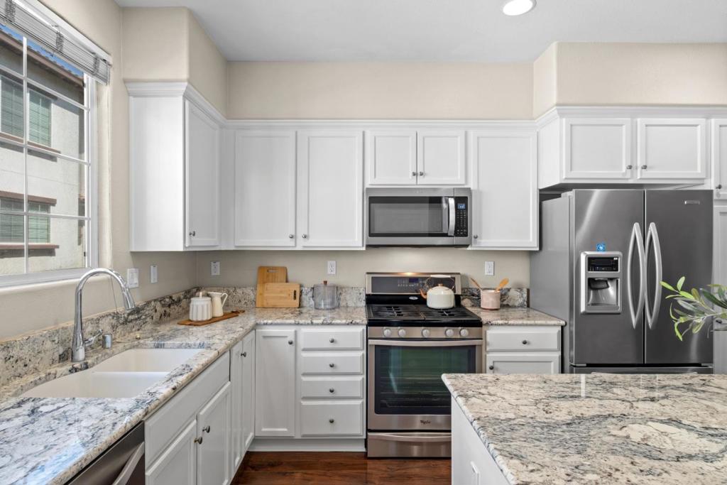 1052 Chamomile Property Photo 14