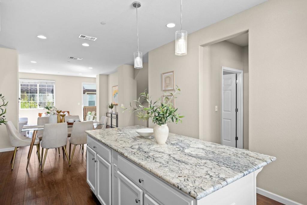 1052 Chamomile Property Photo 15