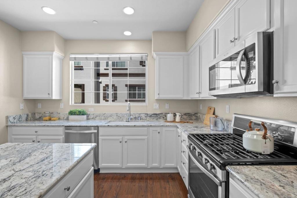 1052 Chamomile Property Photo 17