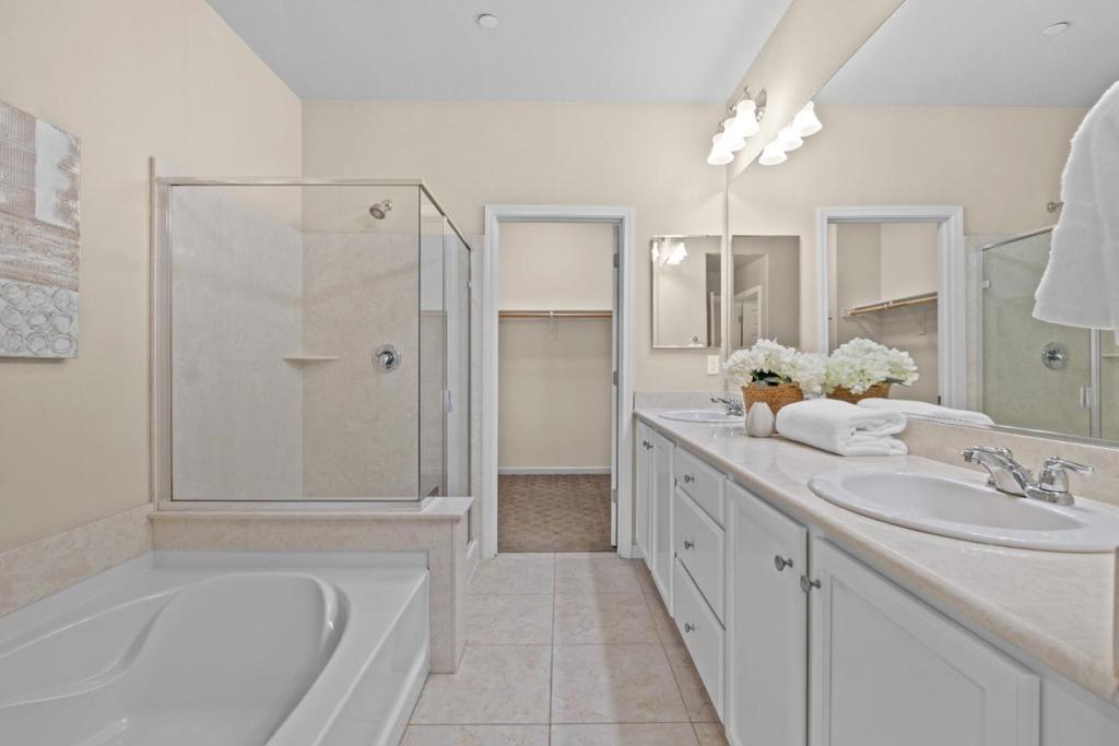 1052 Chamomile Property Photo 30
