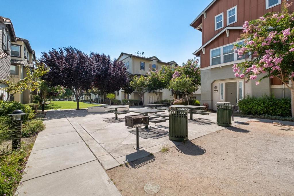 1052 Chamomile Property Photo 41