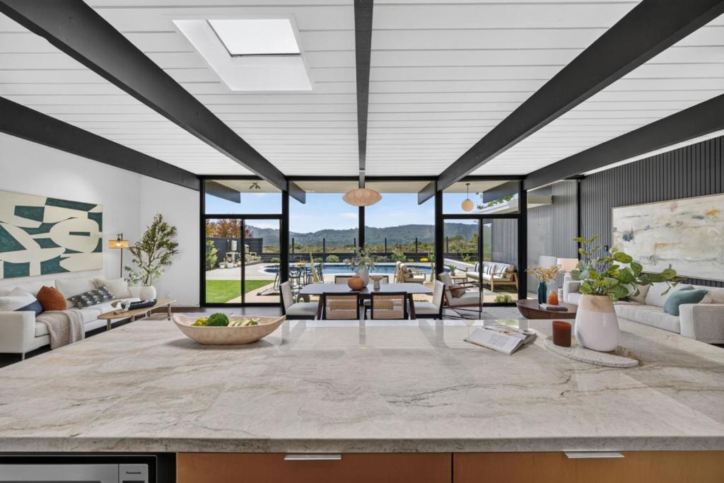 2052 Lexington Avenue Property Photo