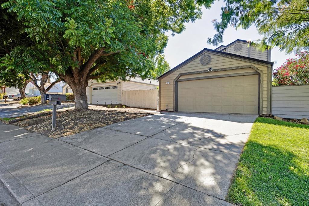 3510 Straitwood Court Property Photo 3