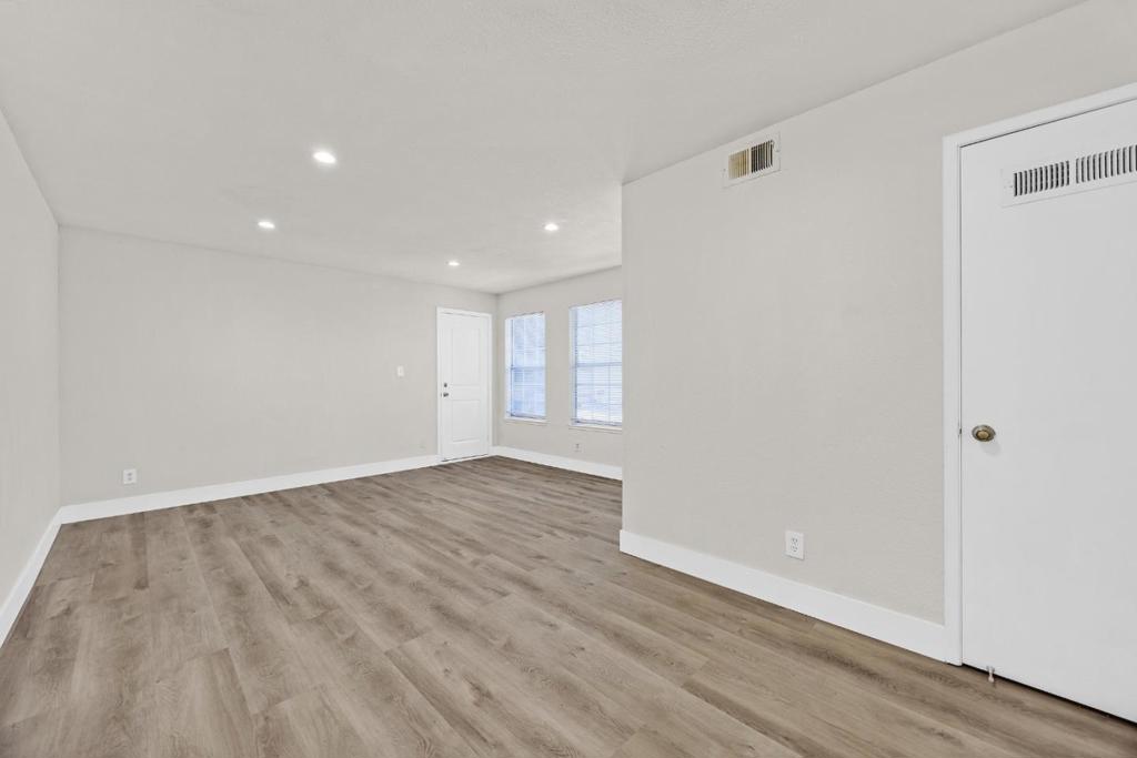3510 Straitwood Court Property Photo 7