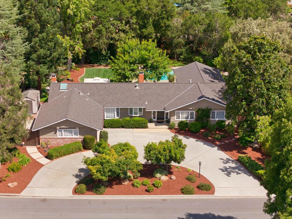 19201 Harleigh Drive Property Photo 1