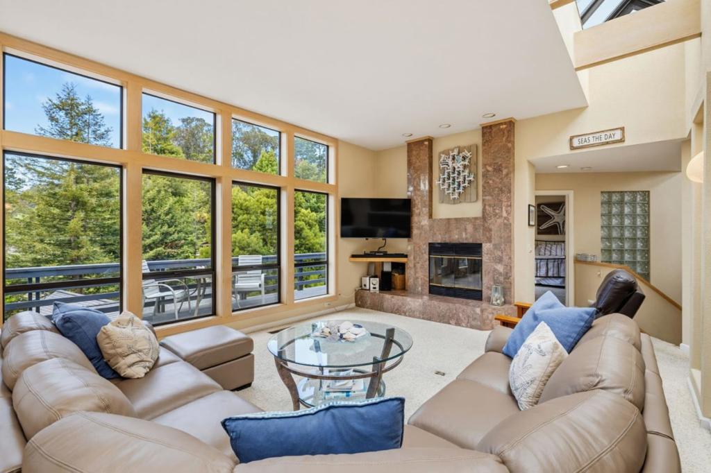 103 Dunsmuir Court Property Photo 2