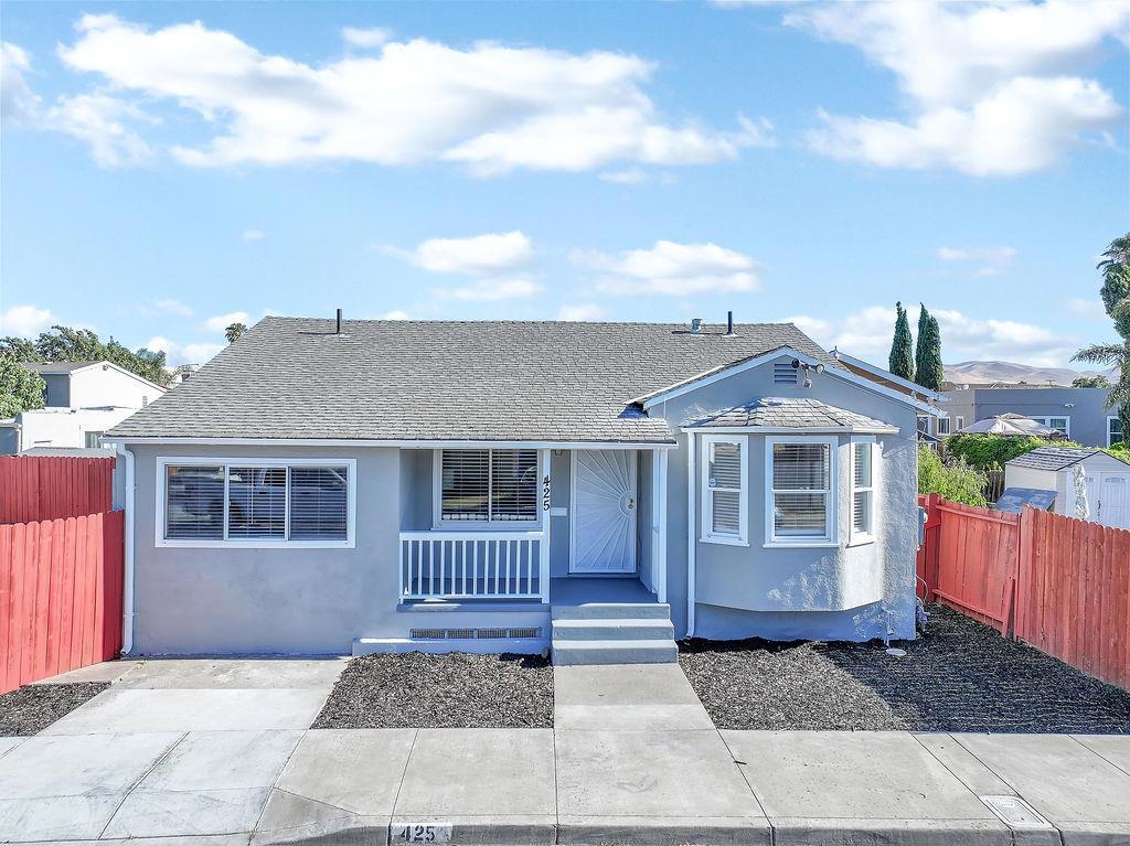 425 W 8th Street Property Photo 2