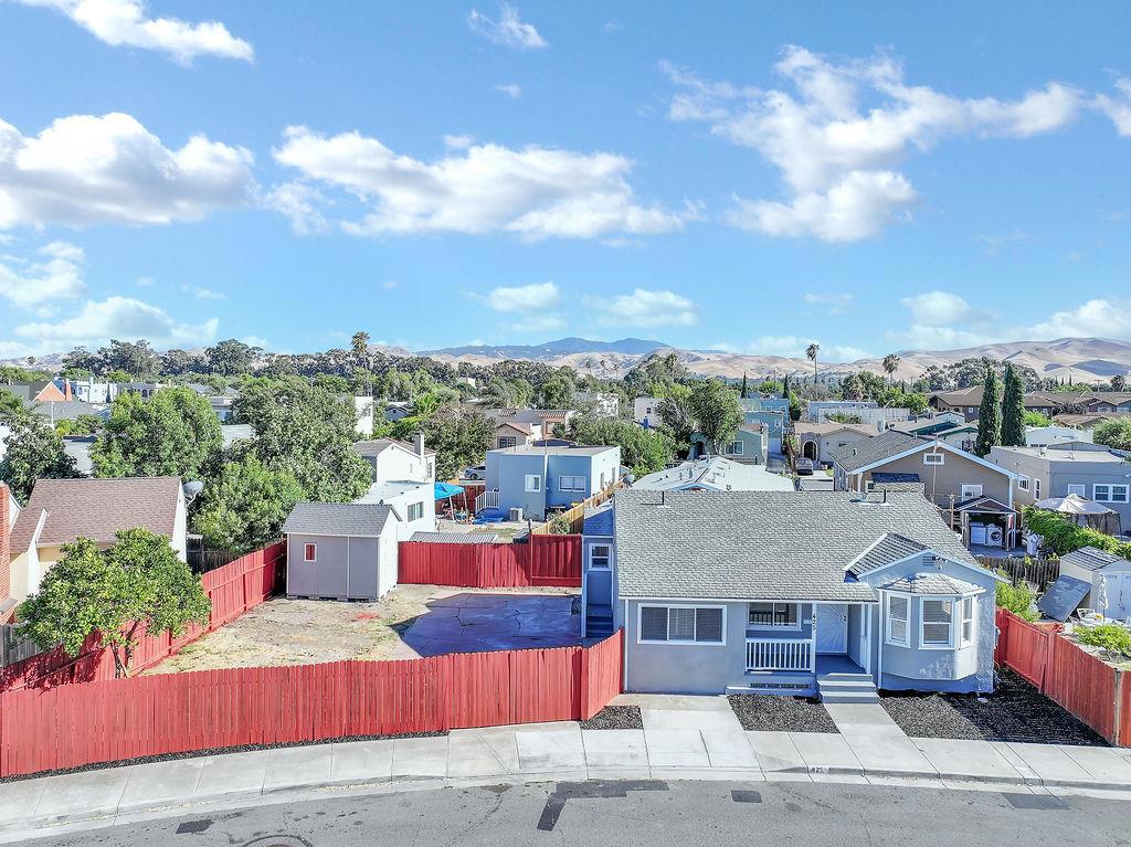 425 W 8th Street Property Photo 4