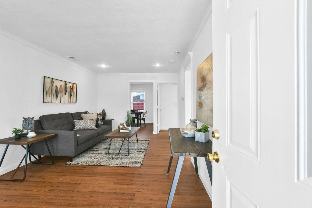 425 W 8th Street Property Photo 5