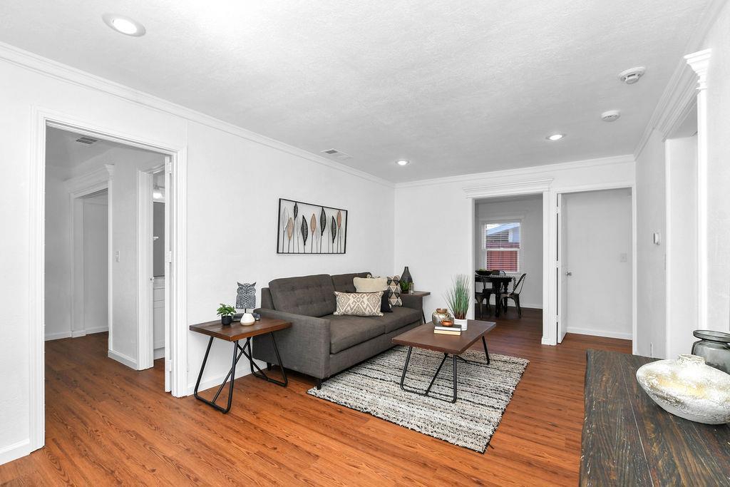 425 W 8th Street Property Photo 6