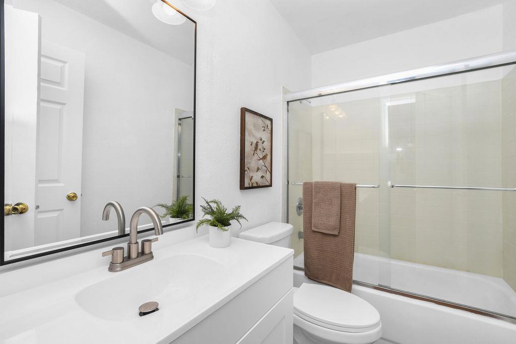 425 W 8th Street Property Photo 15