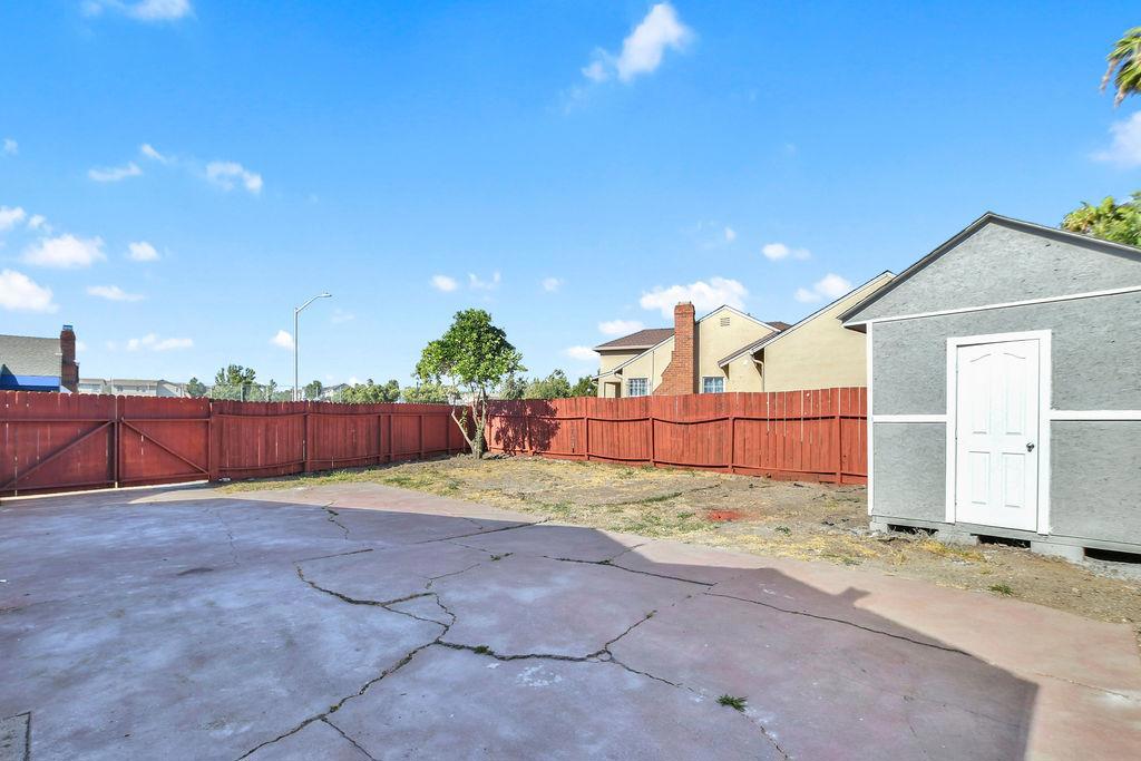 425 W 8th Street Property Photo 22