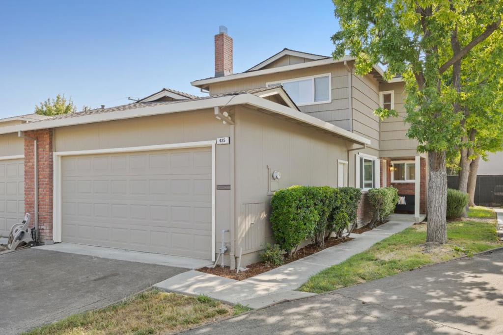 425 Poppy Place Property Photo 1