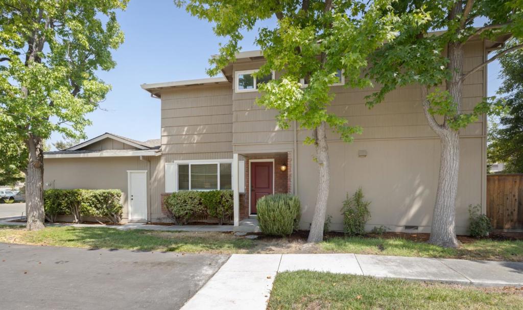 425 Poppy Place Property Photo 2