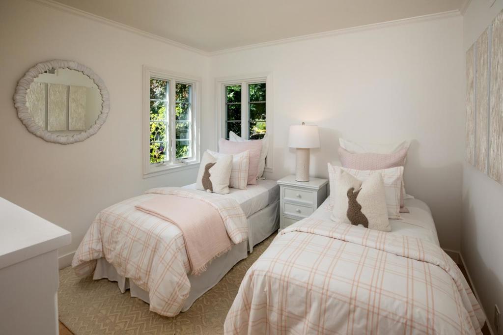 1265 Golden Way Property Photo 17