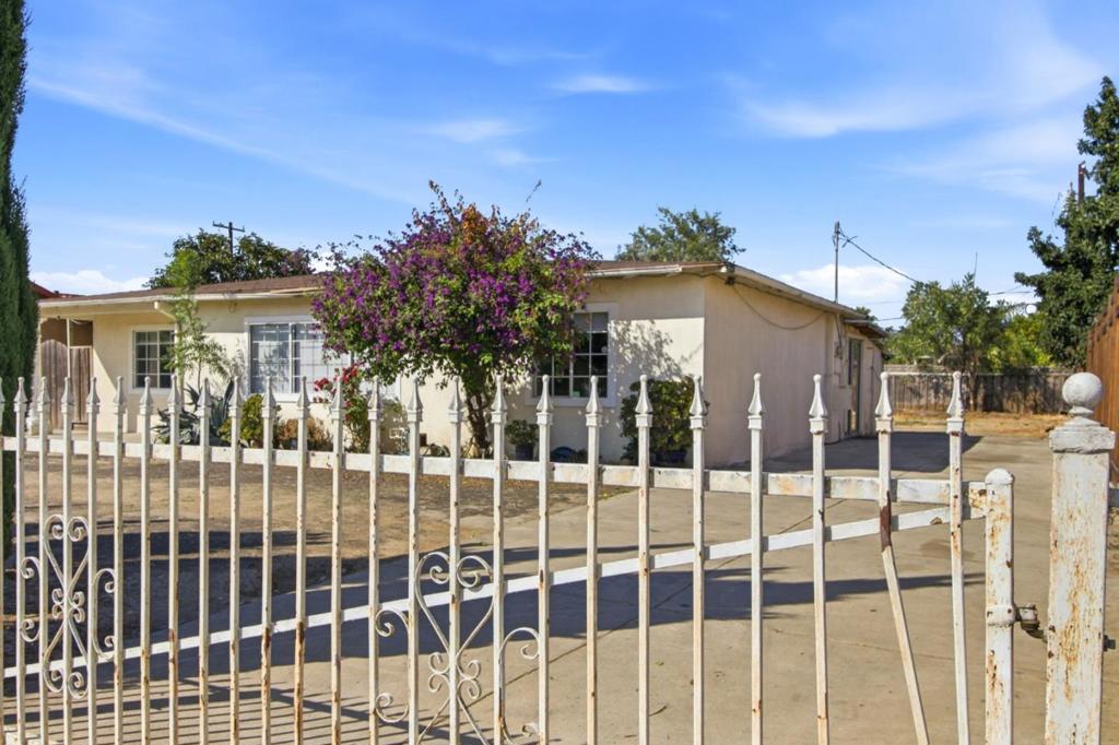 13001 Brown Avenue Property Photo 4